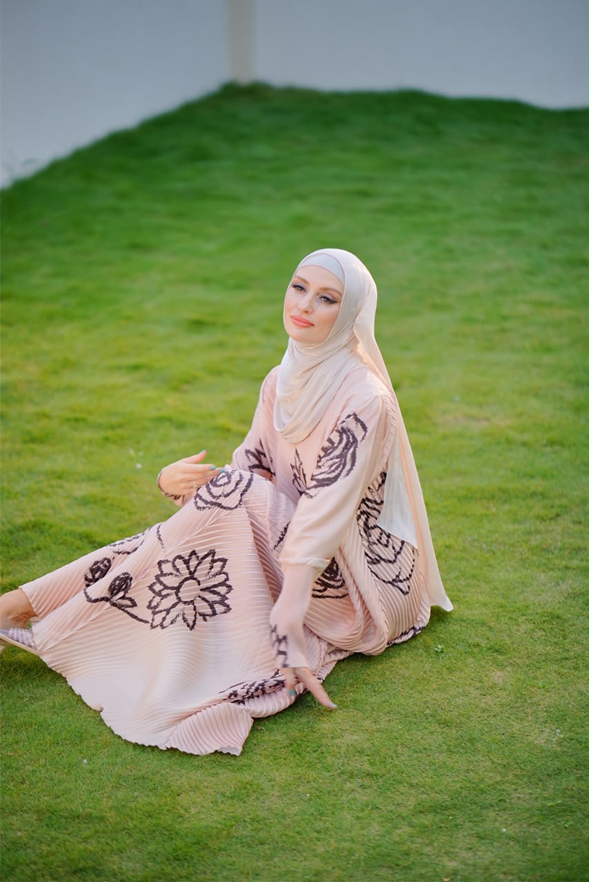 MUSKAAN Pleated Abaya (Floral Design) by n.our