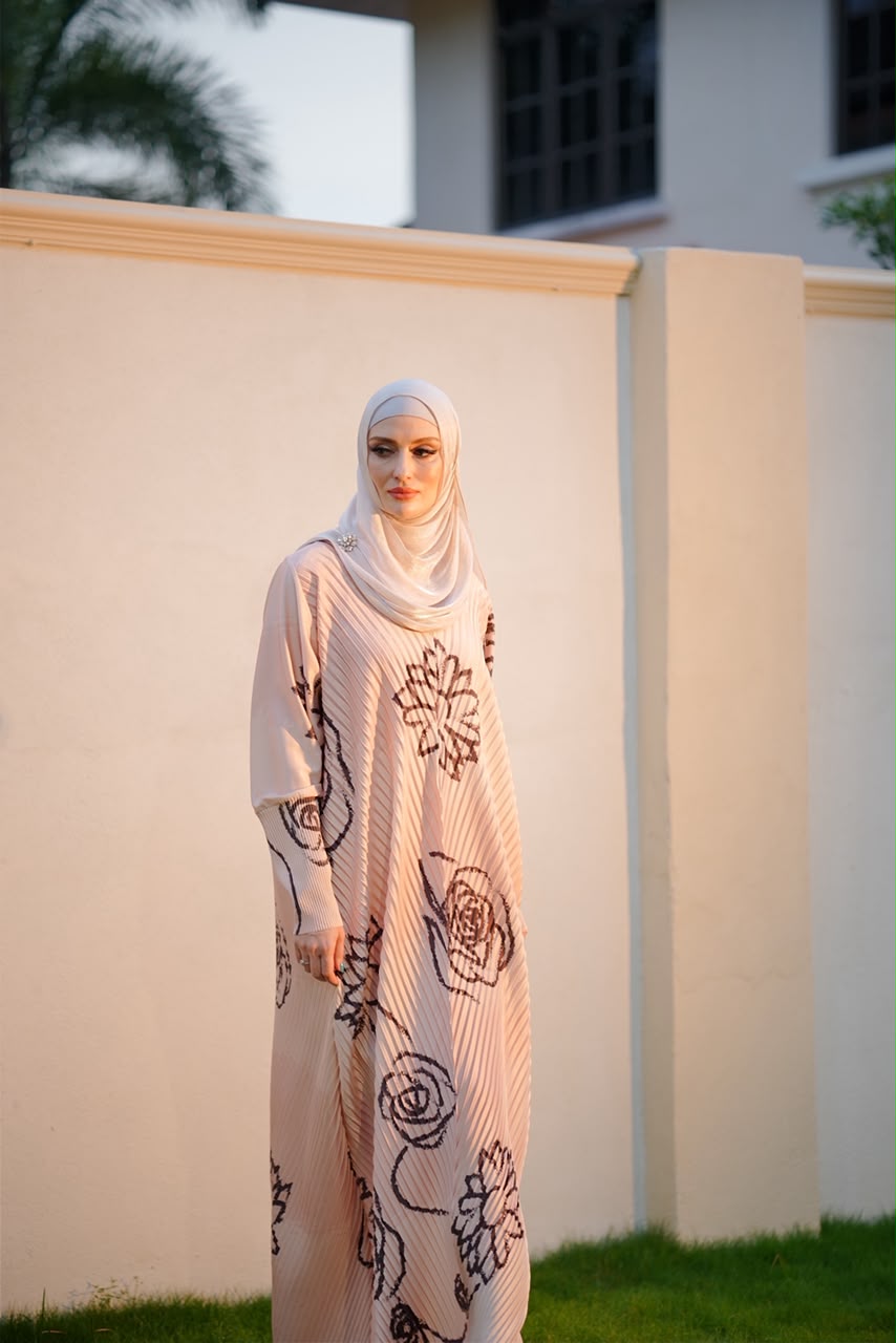 MUSKAAN Pleated Abaya (Floral Design) by n.our