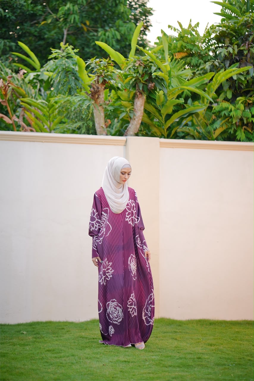 MUSKAAN Pleated Abaya (Floral Design) by n.our