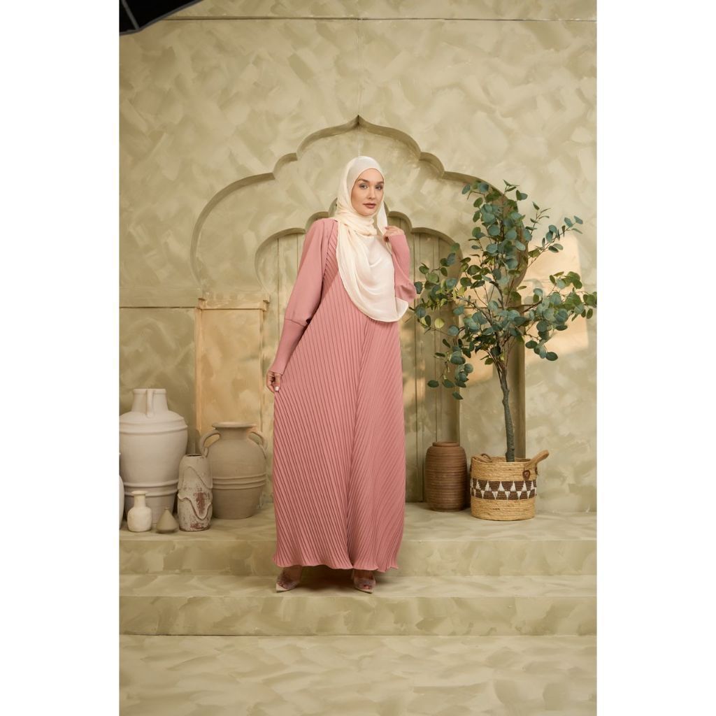 ZAHRA 1.0  Pleated Abaya (Premium quality Pleated  fabric)