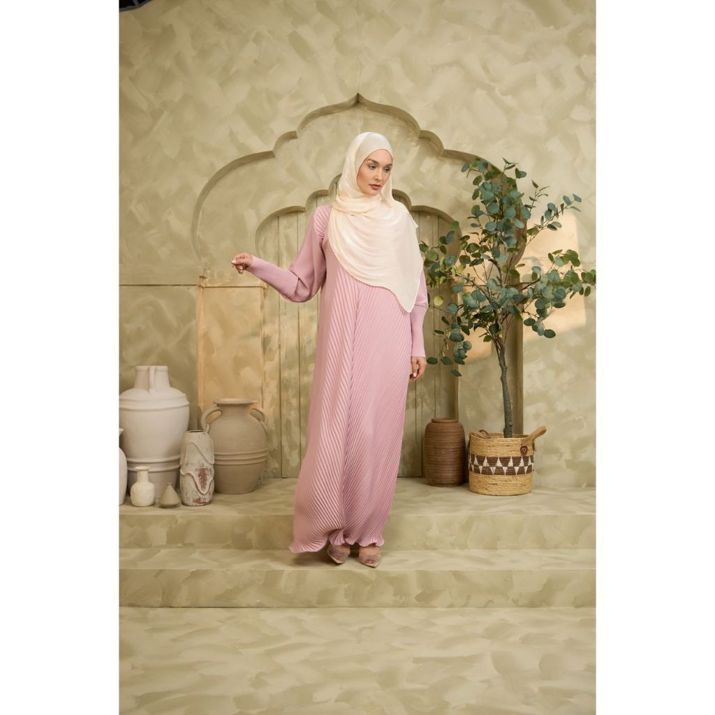 ZAHRA 1.0  Pleated Abaya (Premium quality Pleated  fabric)