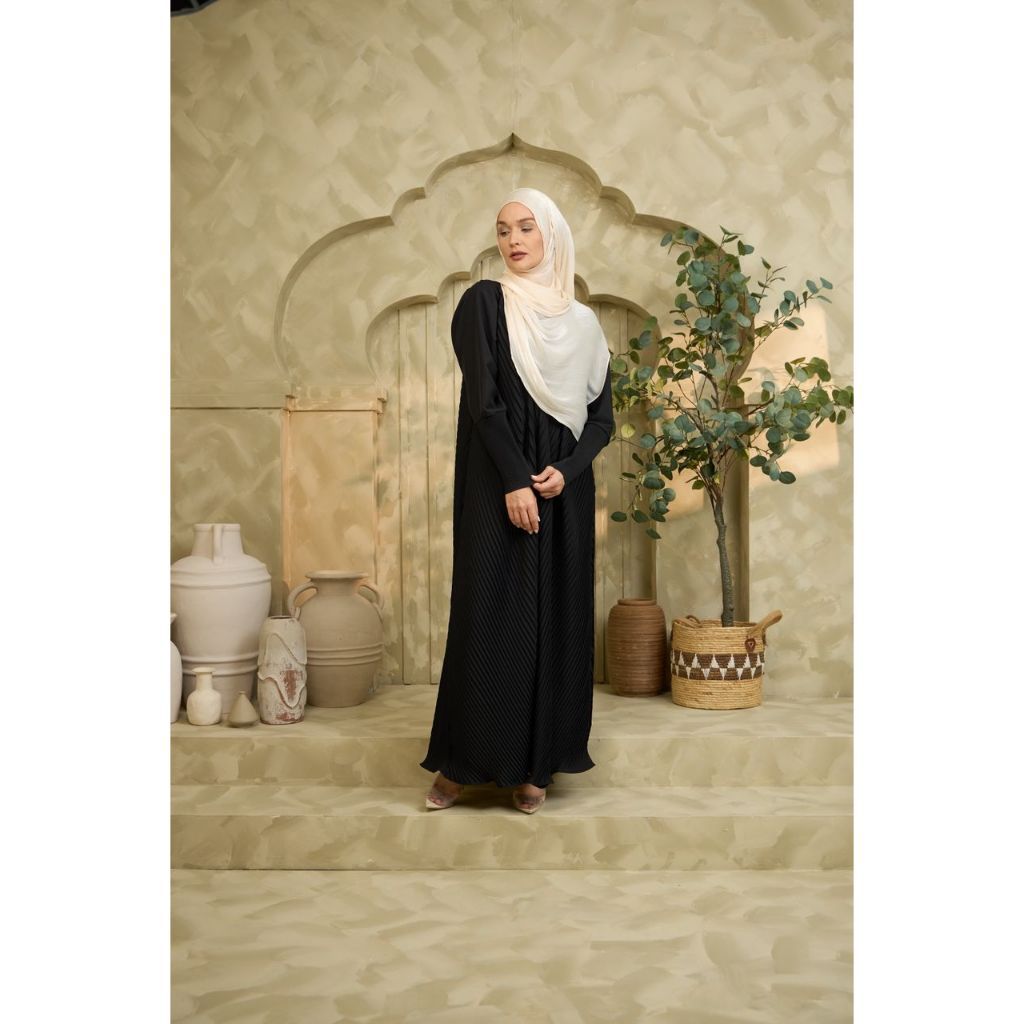 ZAHRA 1.0  Pleated Abaya (Premium quality Pleated  fabric)