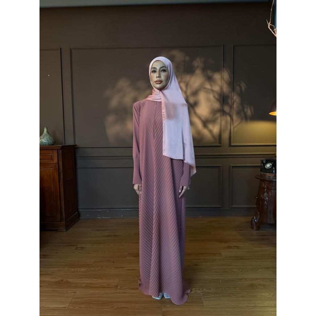 ZAHRA 1.0  Pleated Abaya (Premium quality Pleated  fabric)