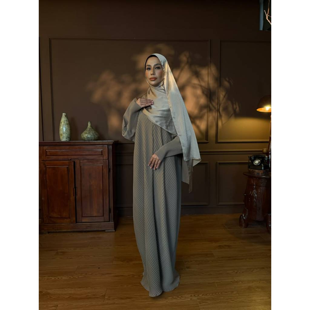 ZAHRA 1.0  Pleated Abaya (Premium quality Pleated  fabric)