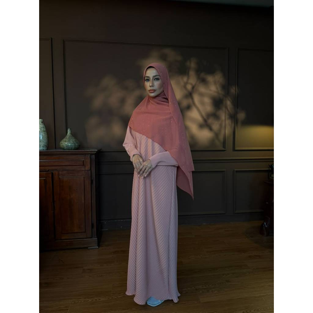 ZAHRA 1.0  Pleated Abaya (Premium quality Pleated  fabric)